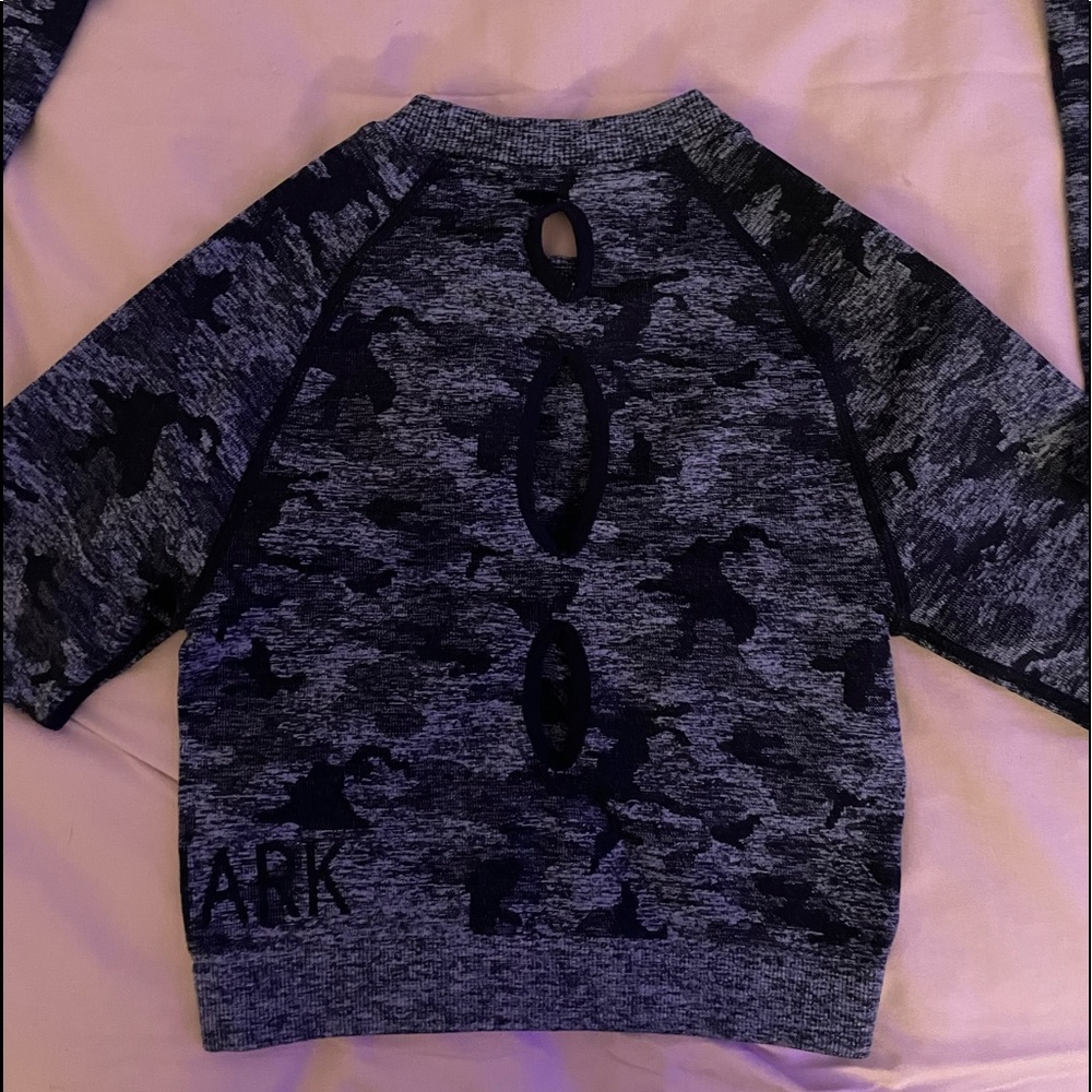 GYMSHARK LONG SLEEVE CROP CAMO WORKOUT SHIRT WITH THUMB HOLES